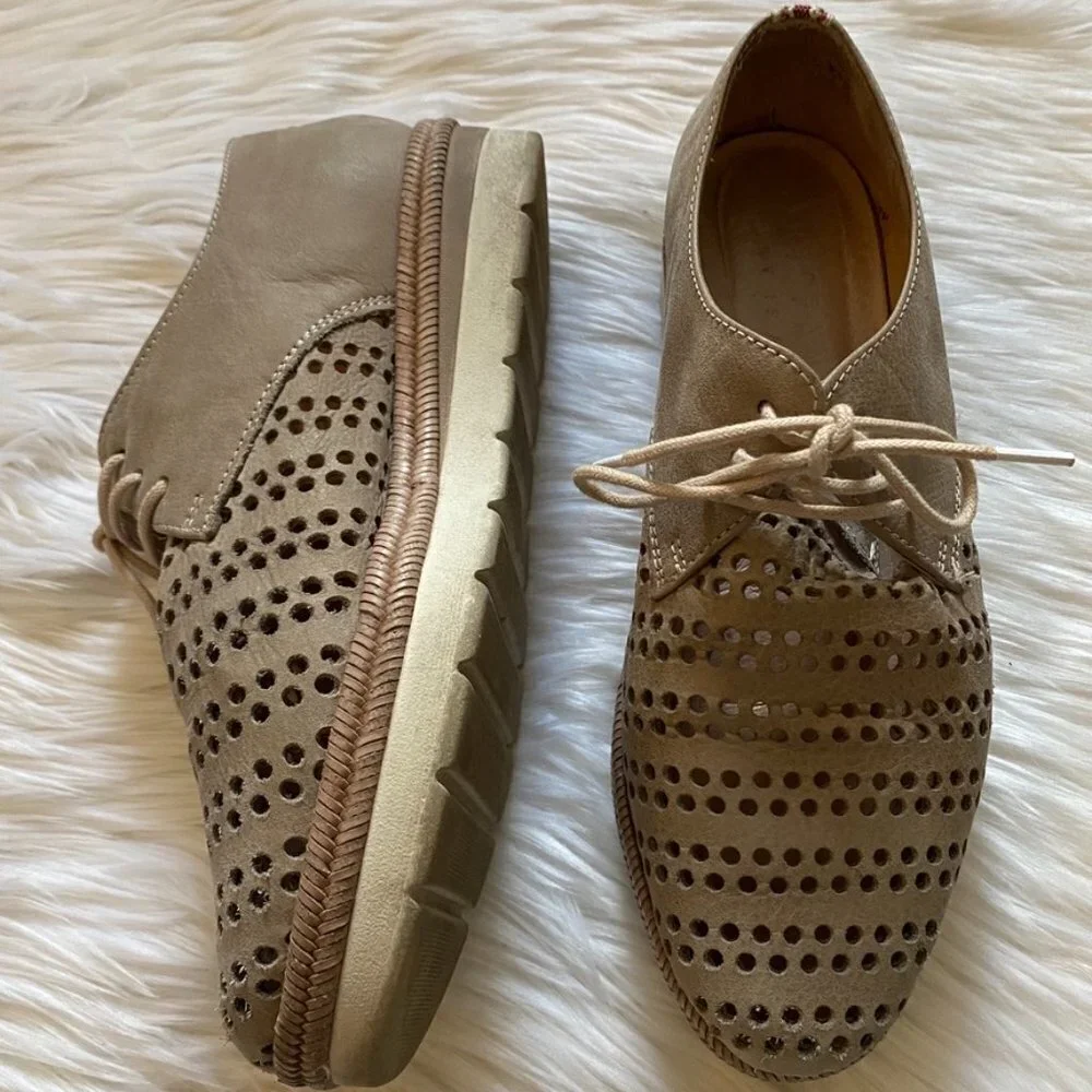 [Hispanitas] Laken‎ Perforated Wedge Derby Light Tan 37